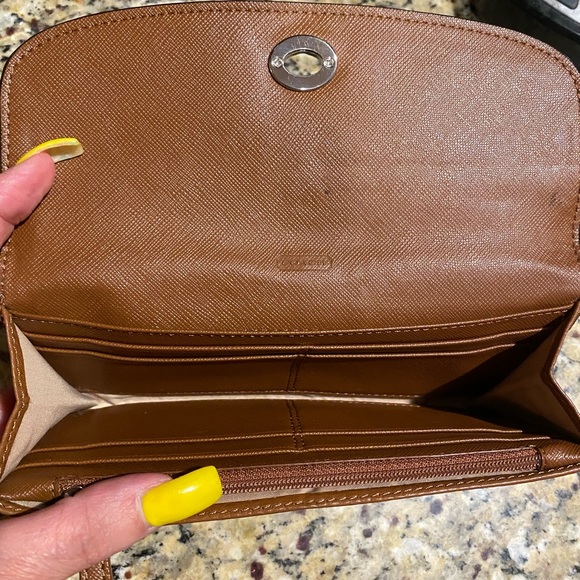 Vintage Coach Wallet w/ Twist Lock - Picture 4 of 8
